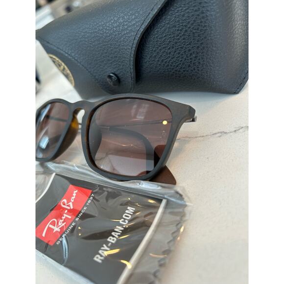 Ray-Ban RB4171 ERIKA Sunglasses for Women: Authentic Stylish Eye Protection - Picture 4 of 5